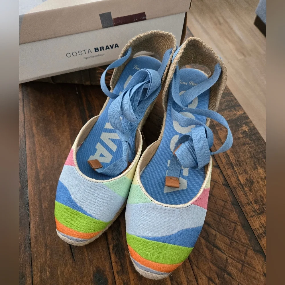 Toni Pons Costa Brava Collection Castell Waves Multicolor Espadrille Sandal. Siz